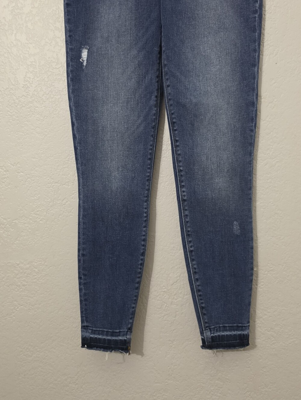 SPANX Distressed Ankle Skinny Jeans Womens Small Pull On Raw Hem Medium Wash - Picture 6 of 10